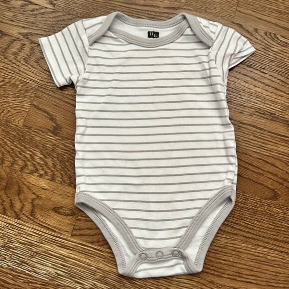 Blue and grey short sleeve onesie bodysuit bundle, size 3-6 month (set of 3) - Picture 2 of 9